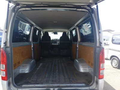 TOYOTA HIACE VAN