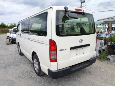 TOYOTA HIACE VAN