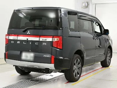 Mitsubishi DELICA D5