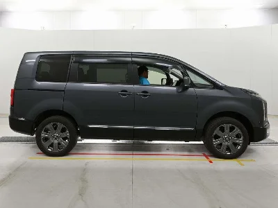 Mitsubishi DELICA D5