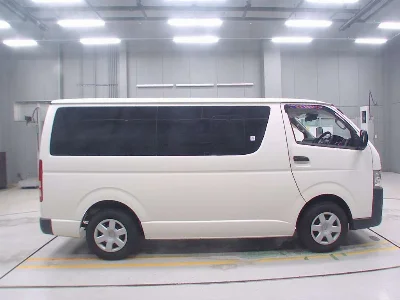 TOYOTA HIACE VAN