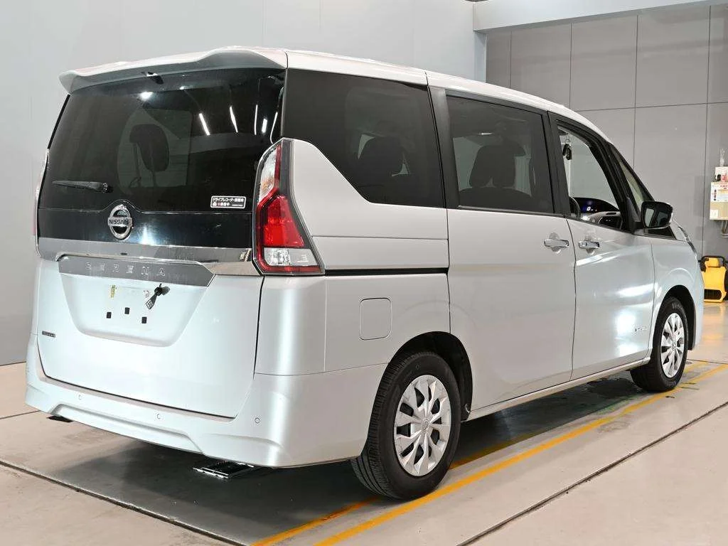 Nissan Serena  с аукциона в Японии