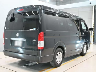TOYOTA HIACE