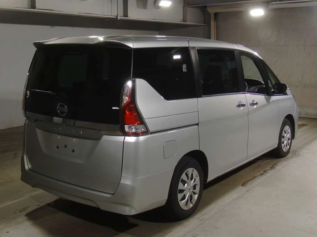 Nissan Serena  с аукциона в Японии