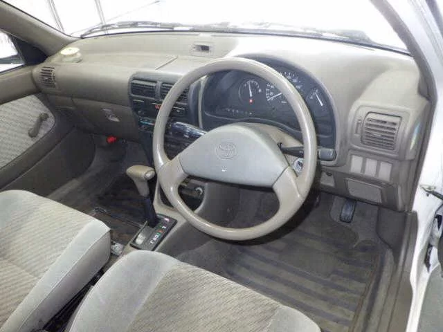 Toyota Starlet  с аукциона в Японии