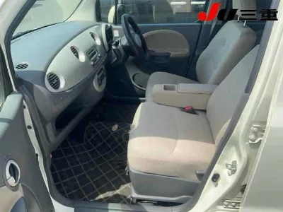 DAIHATSU MOVE LATTE