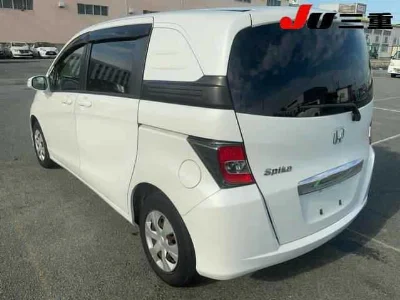 HONDA FREED SPIKE