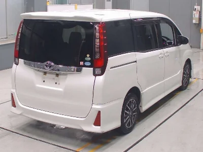 TOYOTA NOAH