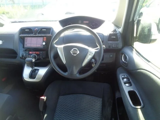 Nissan Serena  с аукциона в Японии
