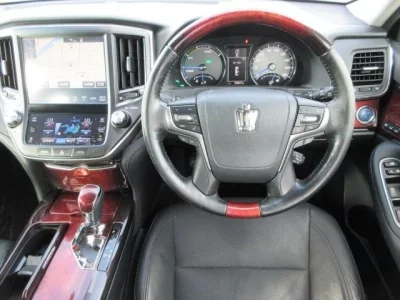 TOYOTA CROWN MAJESTA