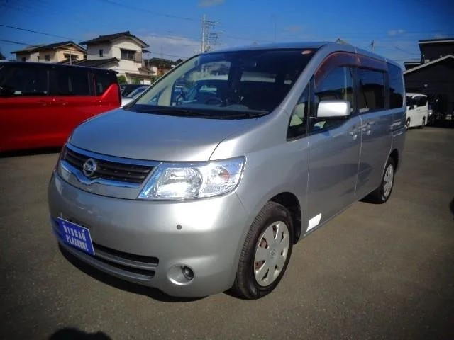 Nissan Serena  с аукциона в Японии