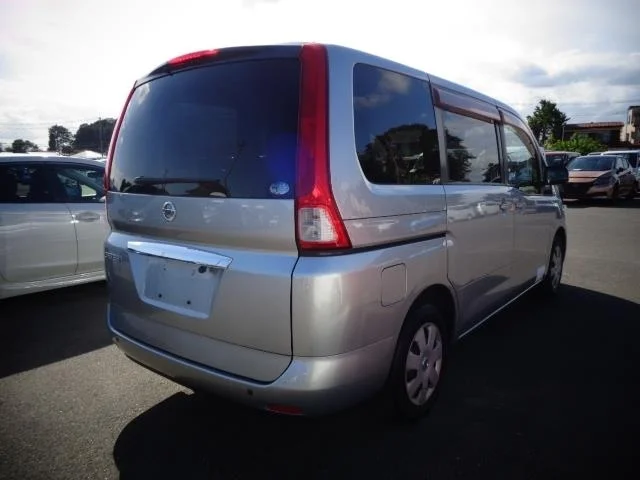 Nissan Serena  с аукциона в Японии