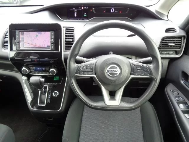 Nissan Serena  с аукциона в Японии