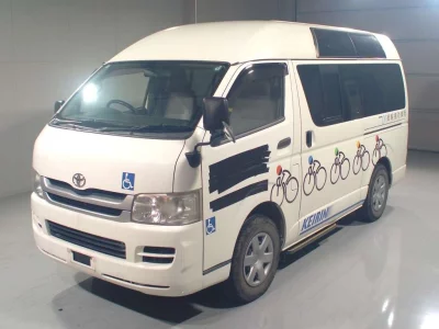 TOYOTA HIACE VAN