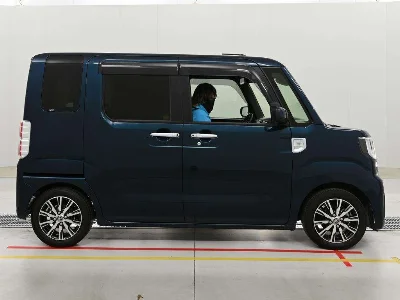 Toyota Pixis Mega