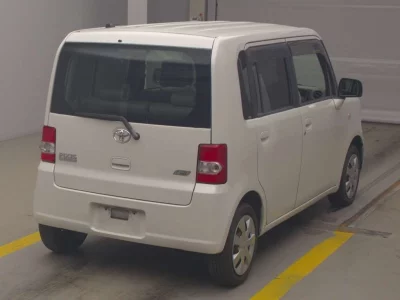 TOYOTA PIXIS SPACE