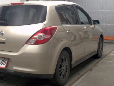 NISSAN TIIDA