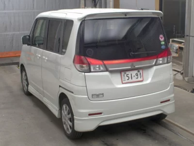 MITSUBISHI DELICA D2