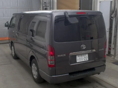 TOYOTA HIACE VAN