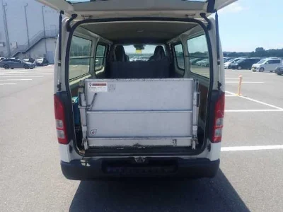 TOYOTA HIACE VAN