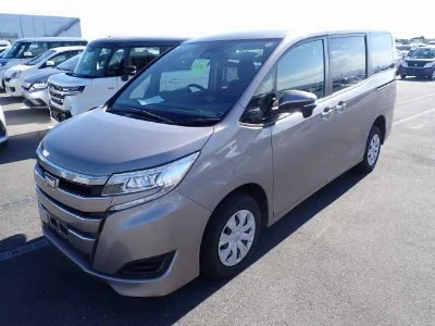 TOYOTA NOAH