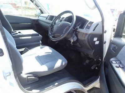 TOYOTA HIACE