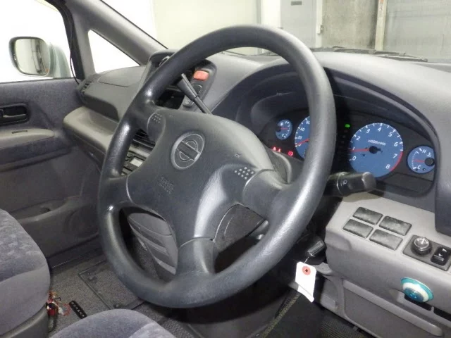 Nissan Serena  с аукциона в Японии
