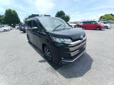 TOYOTA NOAH