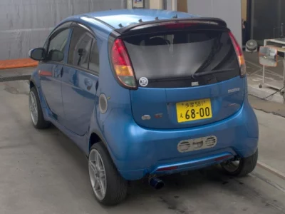 Mitsubishi i