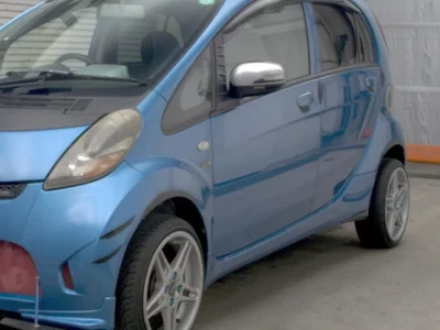 Mitsubishi i