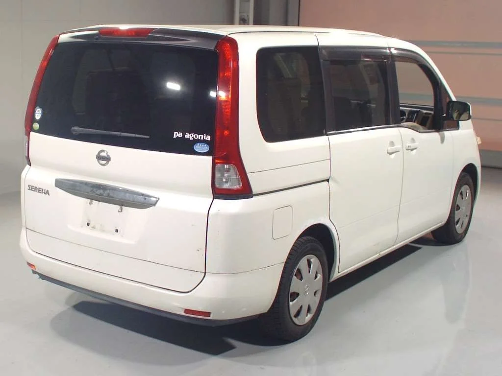 Nissan Serena  с аукциона в Японии