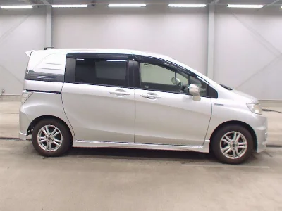 HONDA FREED SPIKE