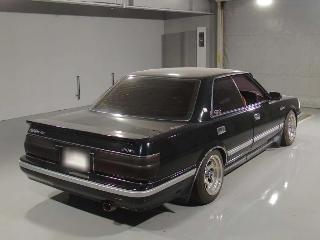 Toyota Crown  с аукциона в Японии