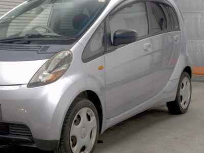 Mitsubishi i