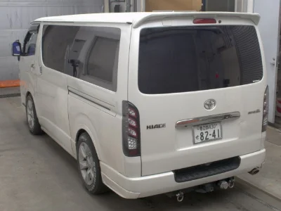 TOYOTA HIACE VAN