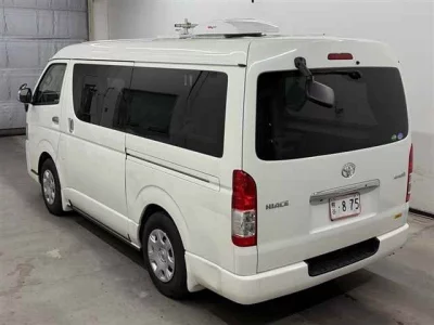 TOYOTA HIACE VAN