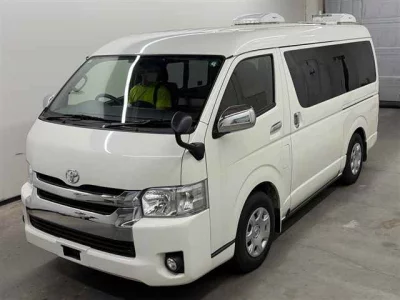 TOYOTA HIACE VAN