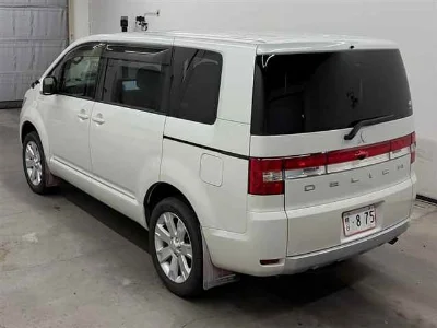 MITSUBISHI DELICA D5
