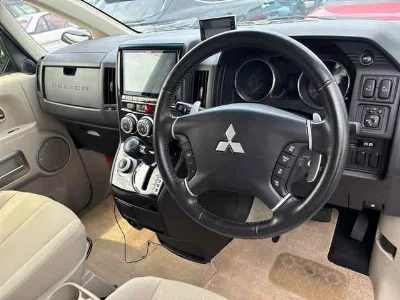 MITSUBISHI DELICA D5