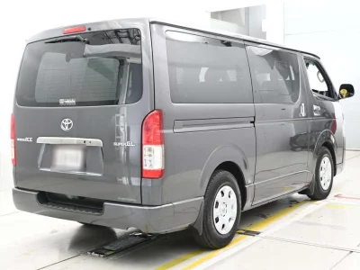 TOYOTA REGIUS VAN