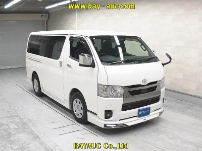 TOYOTA HIACE VAN