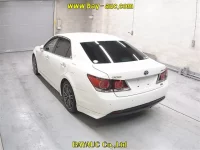 Цена авто Toyota CROWN HYBRID с аукционов Японии, номер кузова AWS210, пробег 101 000, оценка 8