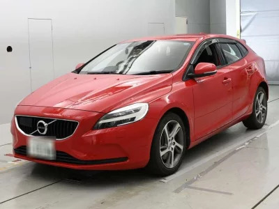 VOLVO V40