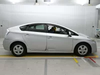 Цена авто Toyota Prius с аукционов Японии, номер кузова ZVW30, пробег 136 000, оценка 6