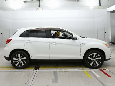 MITSUBISHI RVR