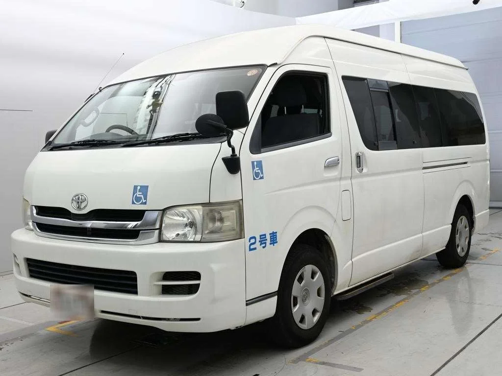 Toyota HiAce Commuter  с аукциона в Японии