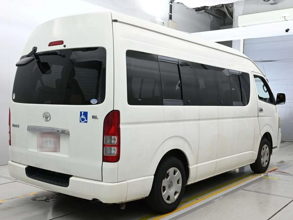 Toyota HiAce Commuter  с аукциона в Японии