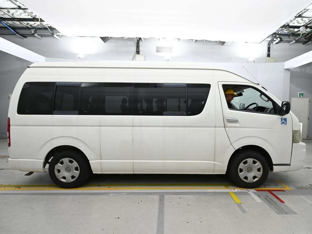 Toyota HiAce Commuter  с аукциона в Японии