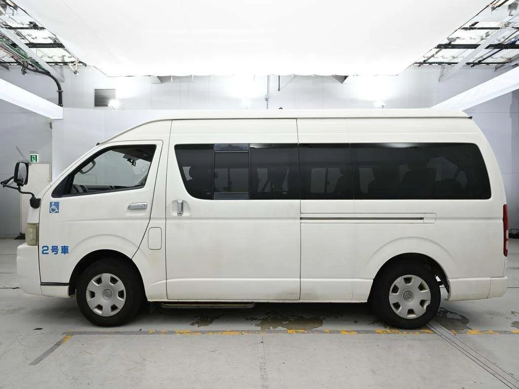 Toyota HiAce Commuter  с аукциона в Японии