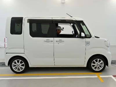 Toyota Pixis Mega